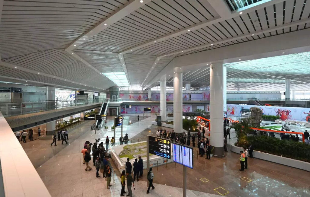Delhi airport will soon cheer up domestic flyers with two new liquor vends, ET TravelWorld