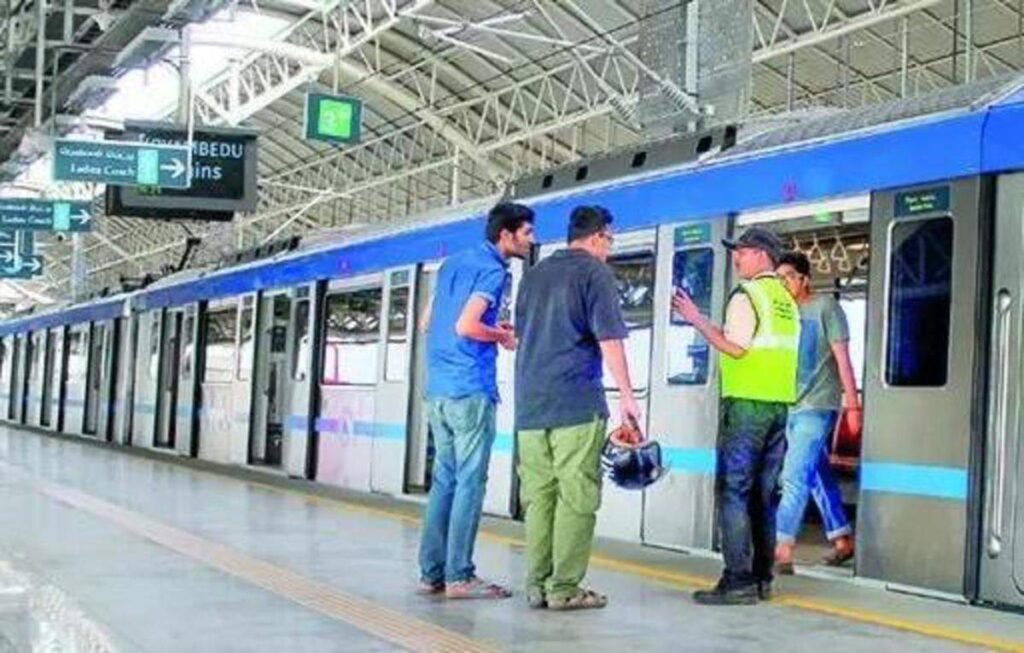 Metro railway rolls out UPI in all stations under North-South corridor, ET TravelWorld