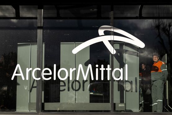 ArcelorMittal Trims Steel Outlook After Earnings Slump