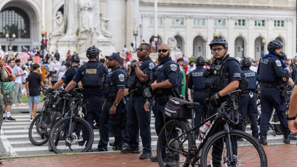 DC police let anti-Israel protesters march without permit, disrupt traffic