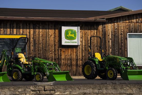 Deere Shrinks Staff to Navigate Farm Economy Downturn