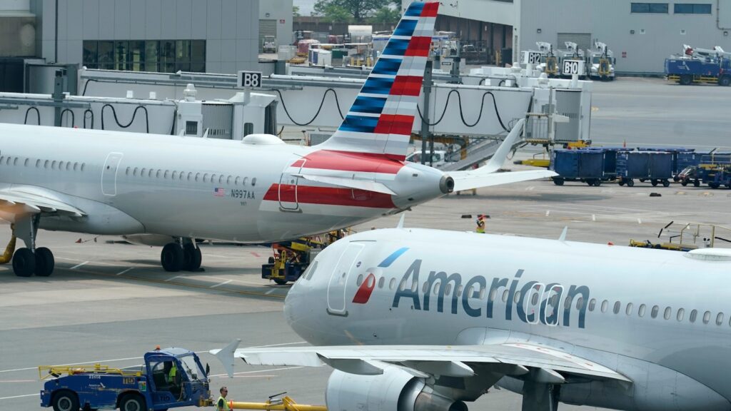 Delta and American Airlines extend the suspension of flights to Israel as the war in Gaza grinds on