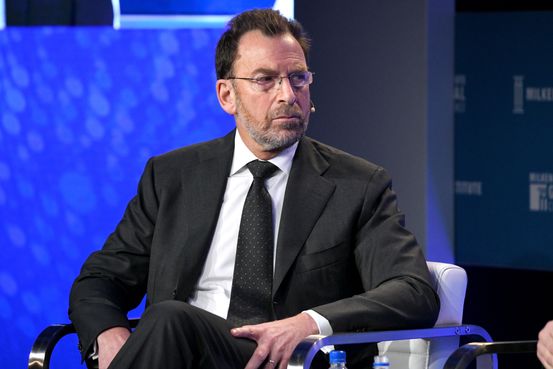 Edgar Bronfman Prepares Bid for Paramount and Its Parent National Amusements