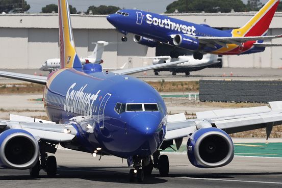 Elliott to Launch Proxy Fight at Southwest Airlines