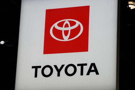 Toyota Motor Profit Rises on Hybrid Sales, Weak Yen