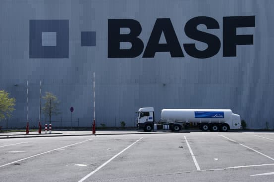 BASF Slashes Dividend, Plans Portfolio Shake-Up in Strategy Shift