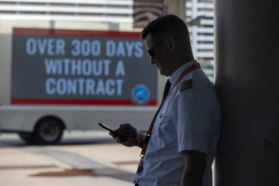 Canada's Trudeau Says Officials Applying Pressure on Air Canada, Pilots' Union to Reach Deal