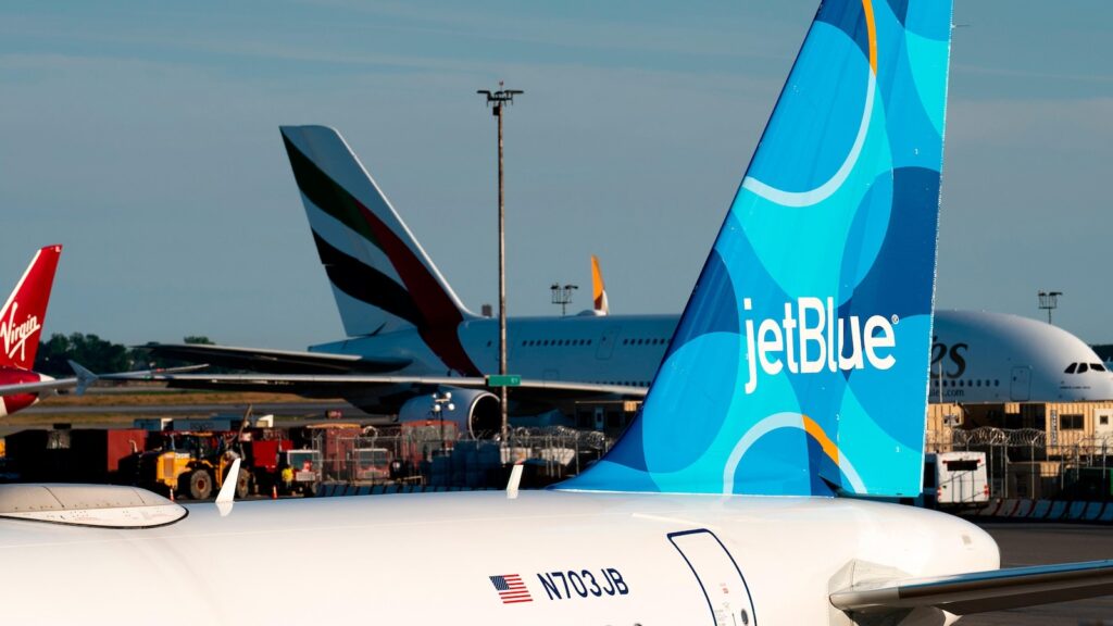 JetBlue will imitate rivals by opening airport lounges at JFK, Boston