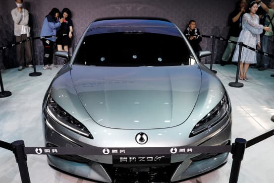 Mercedes-Benz Sells out of China EV Maker as Luxury Spending Drops