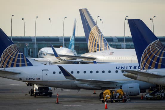 United Airlines Taps Elon Musk's Starlink for In-Flight Wi-Fi