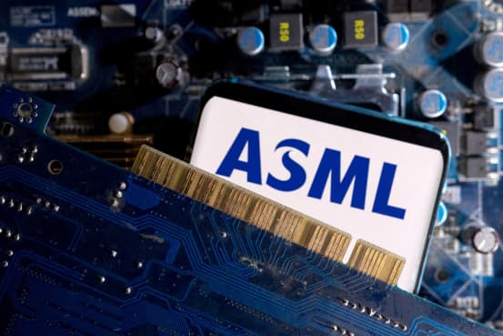 ASML Orders Fall Below Forecasts, Weighing on Chip Stocks