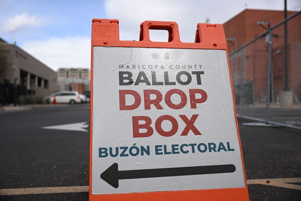 Arizona begins in-person and absentee voting