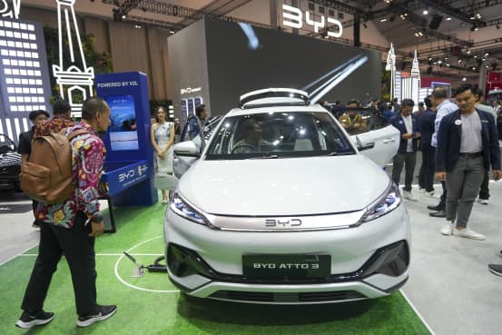 China's Top Carmaker Dominates Foreign Rivals With $14,000 Plug-In Hybrid