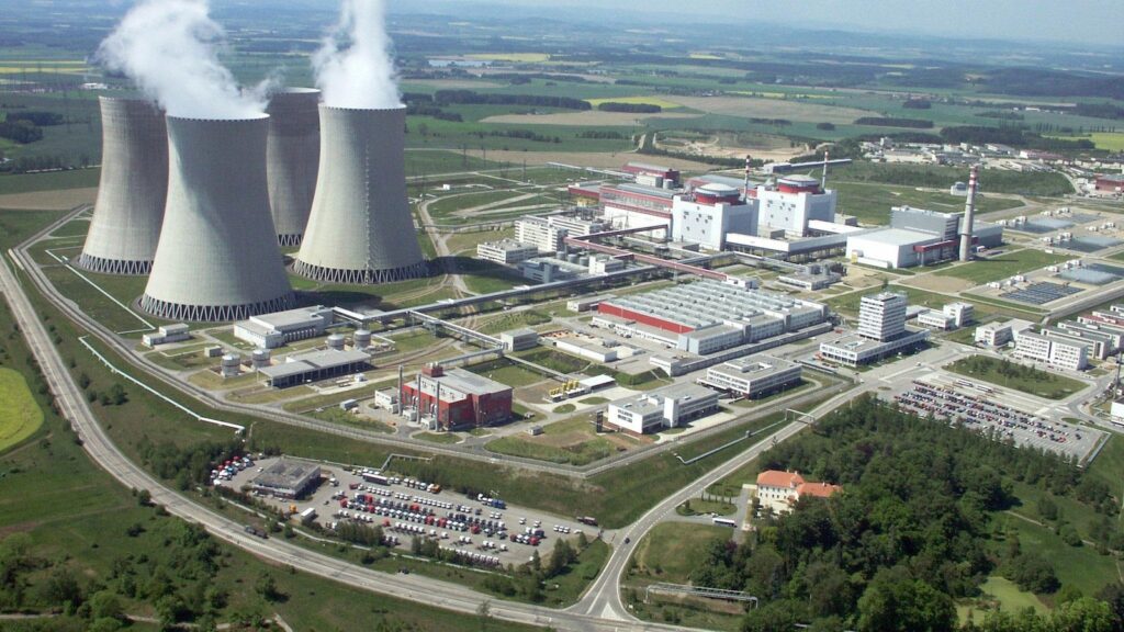 Czech power company CEZ signs deal with Britain's Rolls-Royce SMR to build modular nuclear reactors