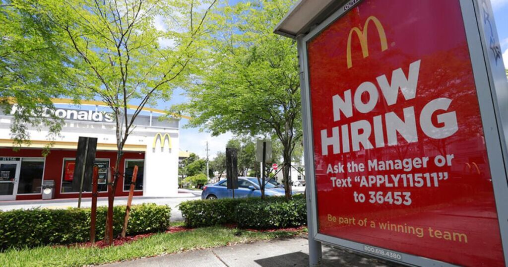 Hiltzik: Did California's $20 minimum wage in fast food kill jobs? No