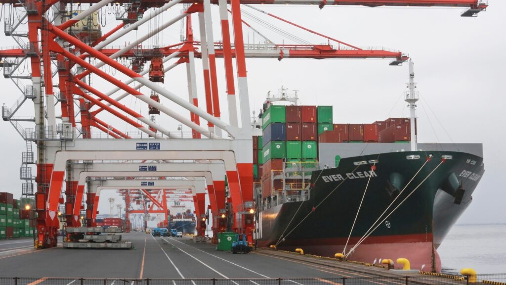 Japan records trade deficit on weak yen, slowing exports