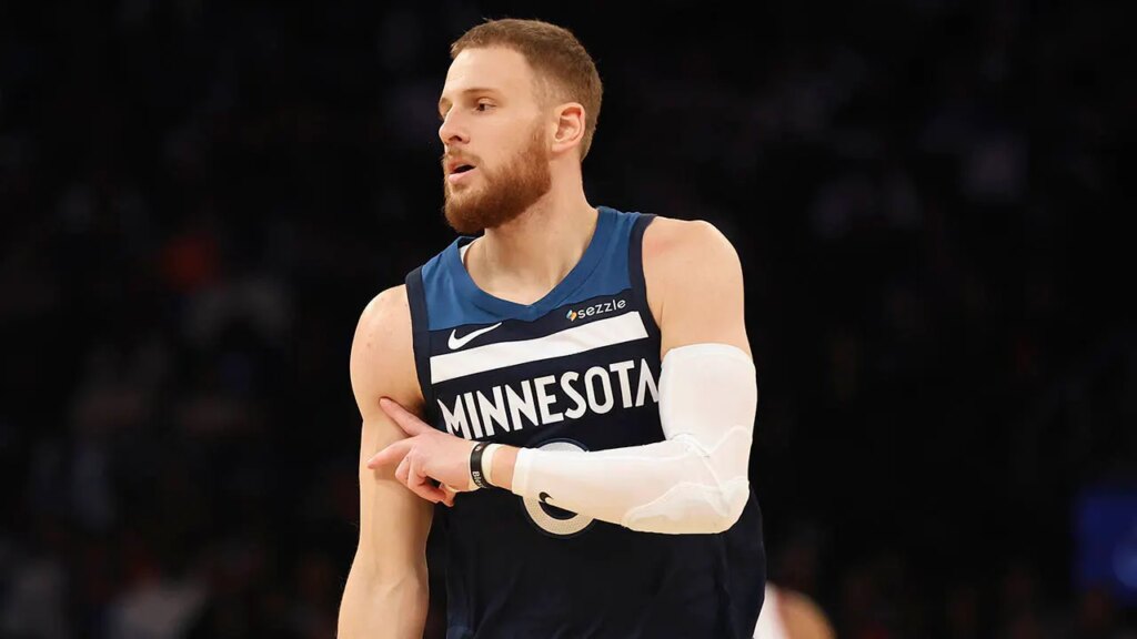 T'Wolves' Donte DiVincenzo has heated exchange with Knicks coach in MSG return