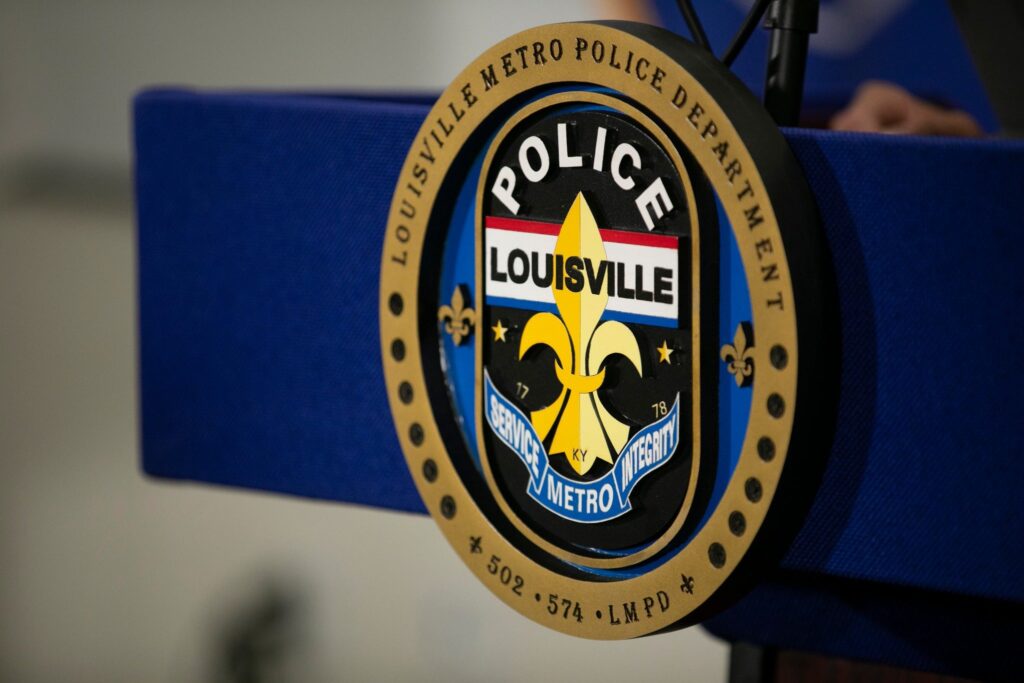 2 Louisville, Kentucky police officers shot during traffic stop