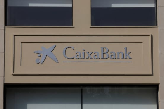 CaixaBank Guides for Weaker Profitability, Resilient Income as Rates Boost Fades