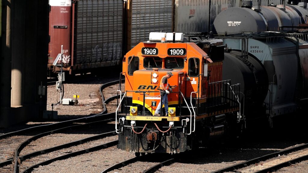 Flurry of contract deals come as railroads, unions see Trump's election looming over talks