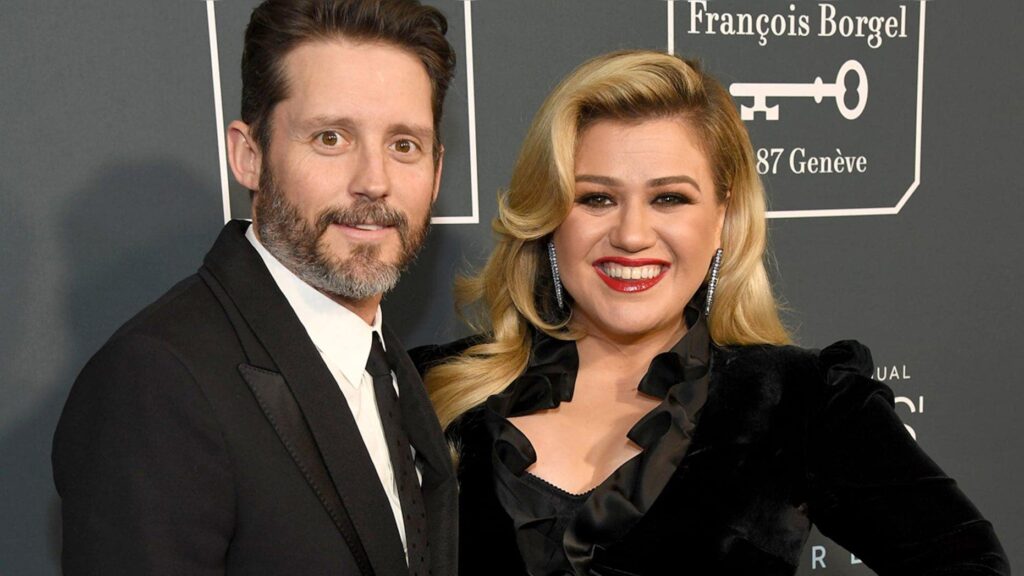 Kelly Clarkson’s kids 'constantly' tell her not ‘to be with anybody else’ after divorce from their dad