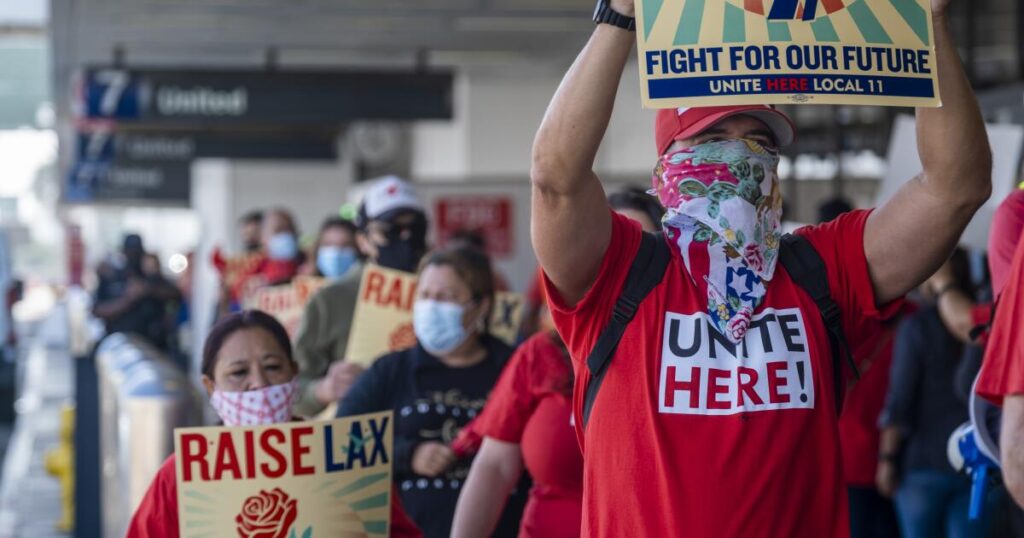 L.A. hotel owners warn wage hike would scuttle Olympics room deal