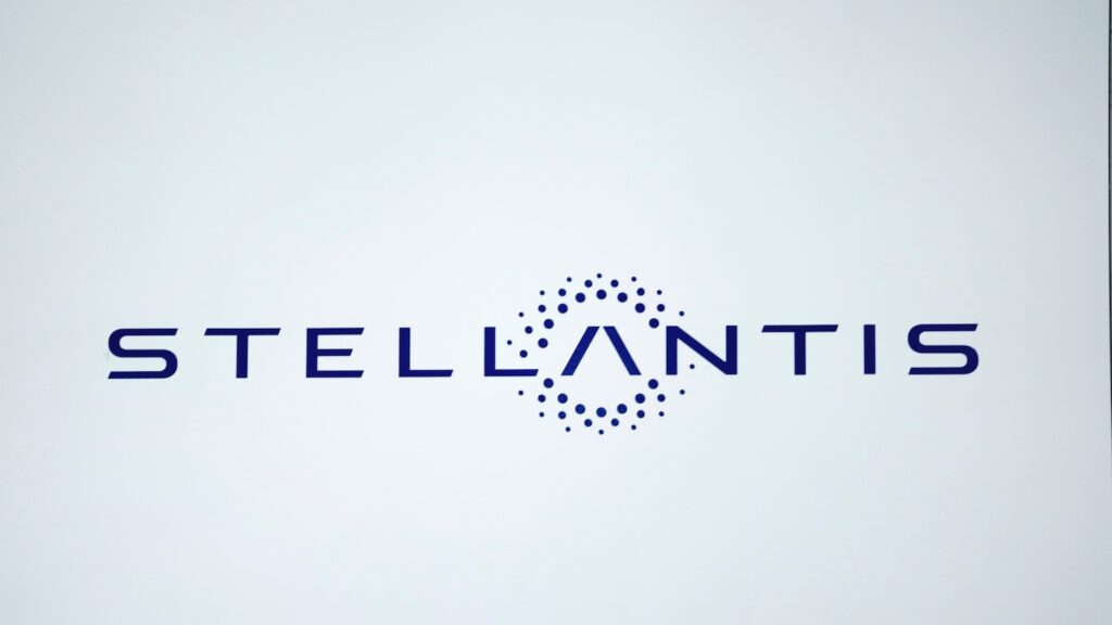 US commits to $7.54B loan for Stellantis venture to build 2 EV battery plants