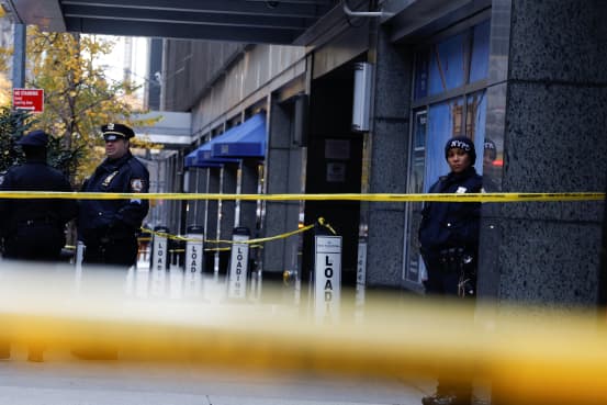 UnitedHealth ExecutiveShot Dead Outside Manhattan Hotel