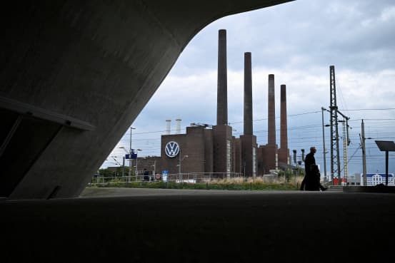 Volkswagen and Unions Enter Fourth Day of Talks