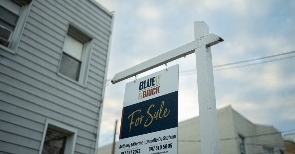 30-Year Mortgage Rate Rises Above 7% for First Time Since May