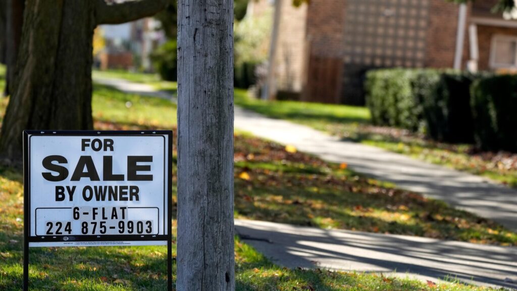 Average rate on 30-year mortgage slips below 7% after climbing five weeks in a row